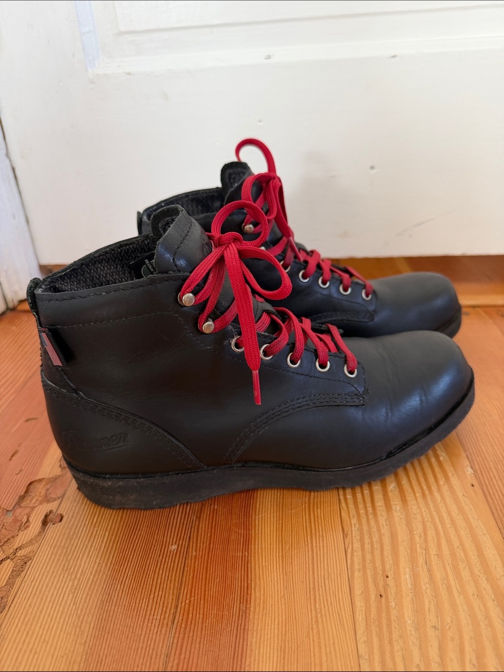 Danner Women’s Douglas 6” GTX Black Leather Work Boots 7